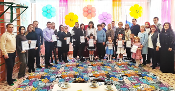 «Все начинается с семьи» «Все начинается с семьи».