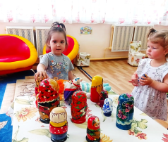 Матрешка – символ народной культуры России. Матрешка – символ народной культуры России.